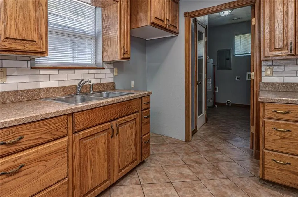 Photo 15 — 601 W Main Street, Tecumseh, OK 74873