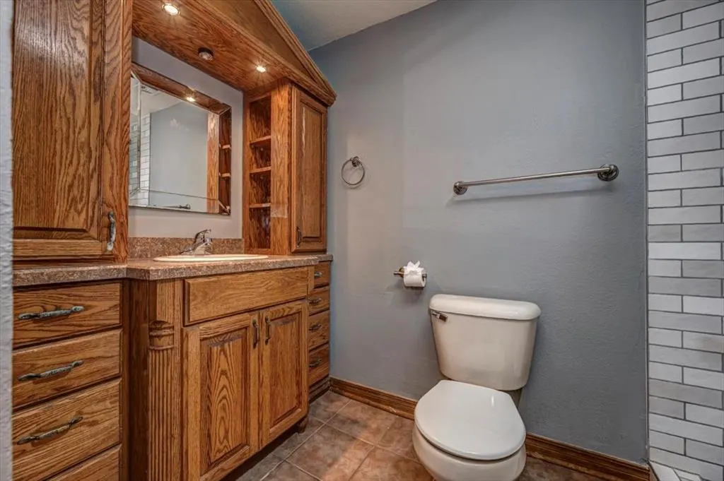 Photo 17 — 601 W Main Street, Tecumseh, OK 74873