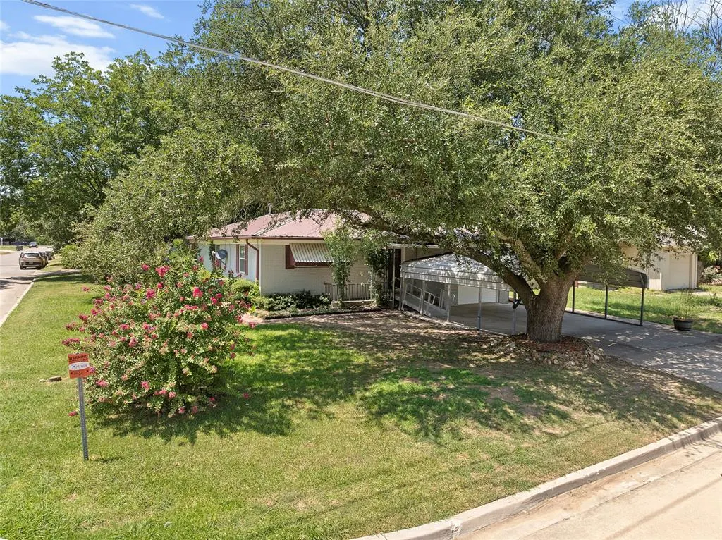 Front exterior — 2001 NW Robison Street, Ardmore, OK 73401