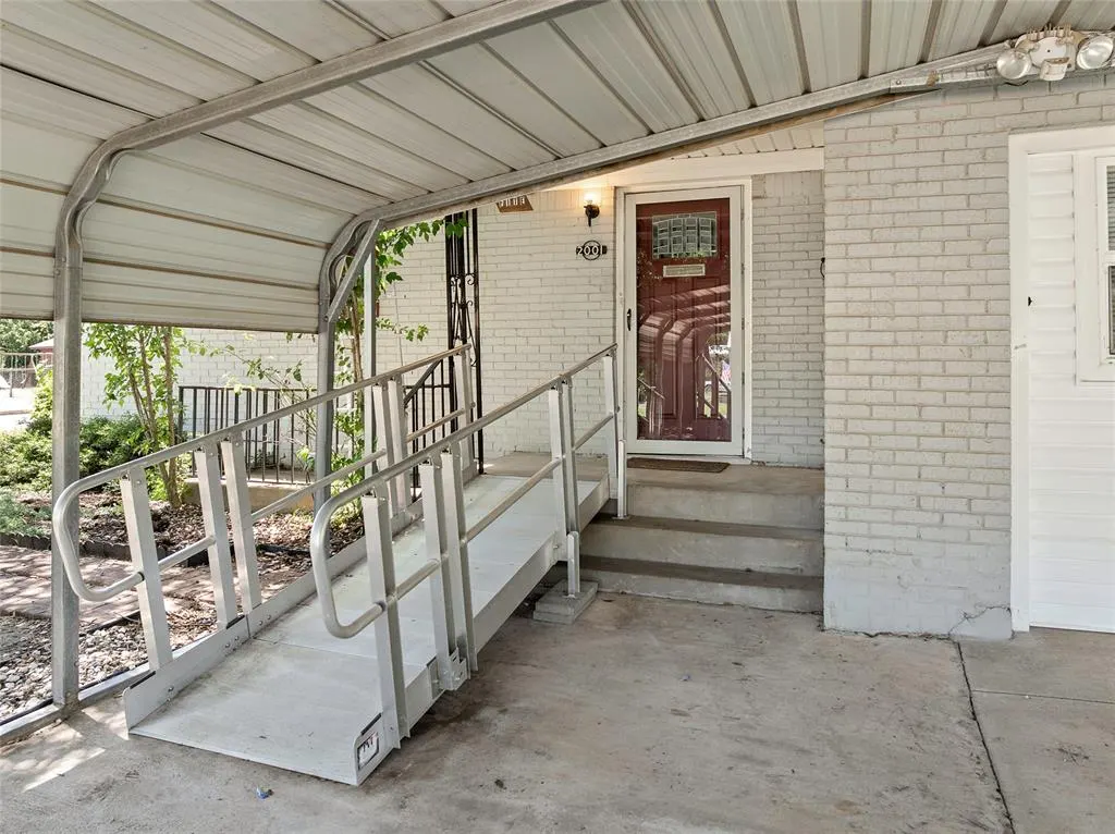 Photo 2 — 2001 NW Robison Street, Ardmore, OK 73401