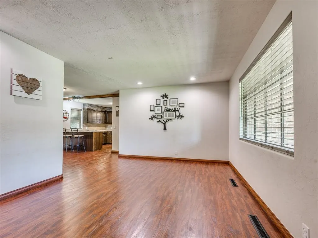 Photo 5 — 1209 N Sterling Avenue, Oklahoma City, OK 73127