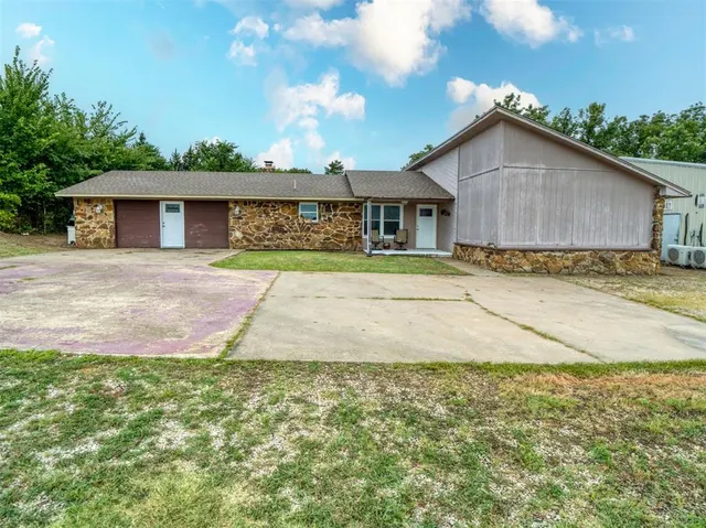 Photo 4 — 352097 E 1040 Road, Prague, OK 74864