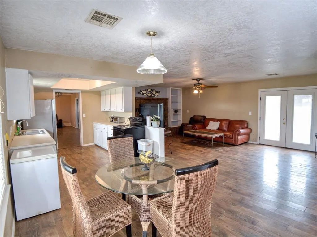 Photo 6 — 352097 E 1040 Road, Prague, OK 74864