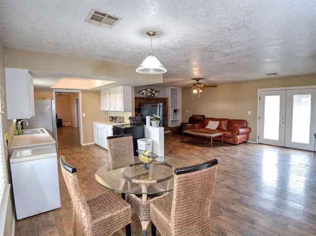 Photo 6 — 352097 E 1040 Road, Prague, OK 74864