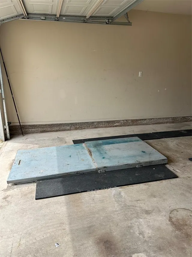 Photo 3 — 8001 John Robert Drive, Oklahoma City, OK 73135