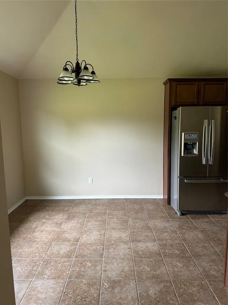 Photo 5 — 8001 John Robert Drive, Oklahoma City, OK 73135