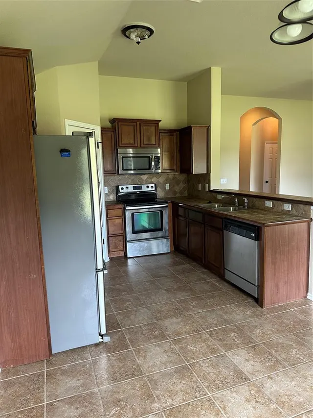 Photo 6 — 8001 John Robert Drive, Oklahoma City, OK 73135
