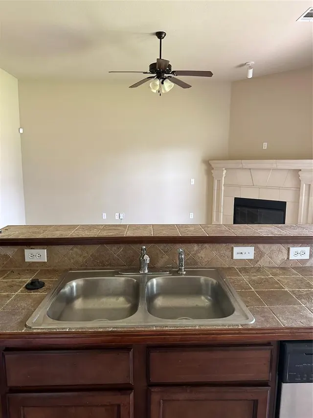 Photo 8 — 8001 John Robert Drive, Oklahoma City, OK 73135