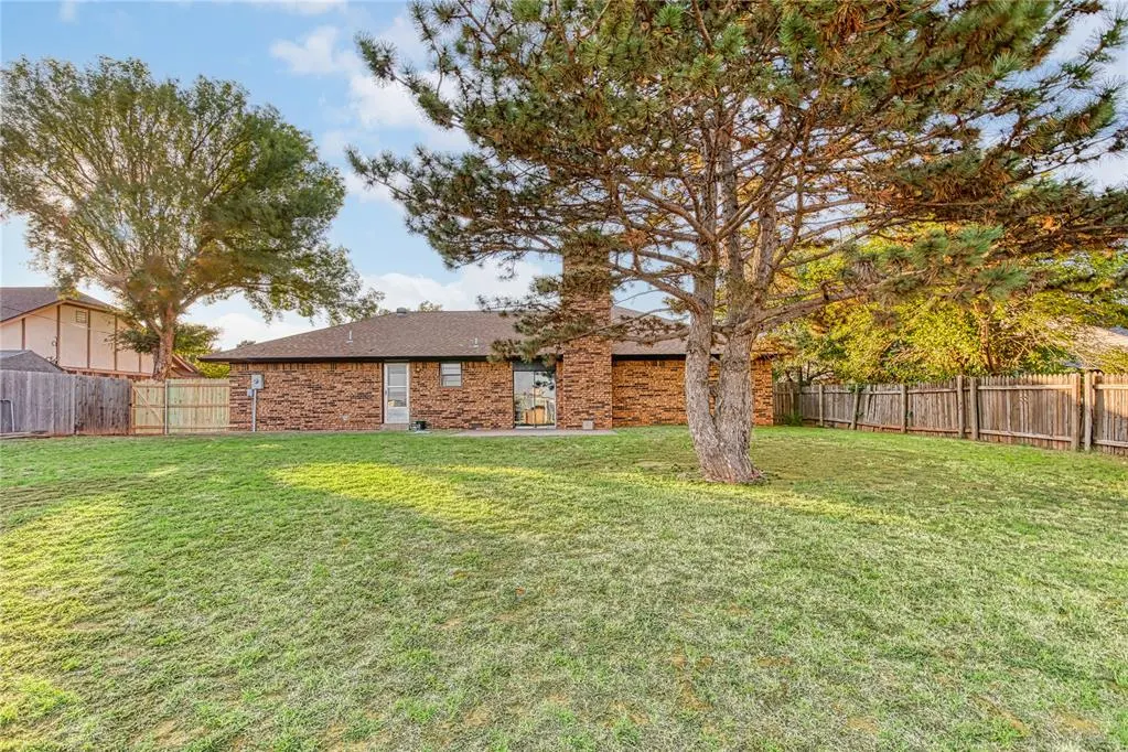 Photo 2 — 1700 E RIDGEWAY Street, Weatherford, OK 73096