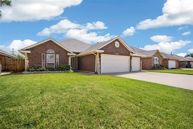 Photo 2 — 9620 Gold Field Place, Oklahoma City, OK 73128