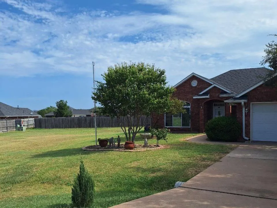 Photo 2 — 7 NW Havenshire Circle, Lawton, OK 73505