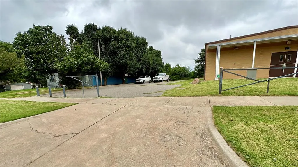 Photo 16 — 737 SW 24th Street, Oklahoma City, OK 73109