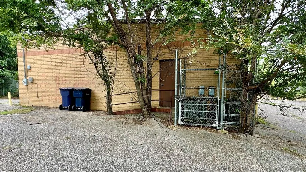 Photo 17 — 737 SW 24th Street, Oklahoma City, OK 73109