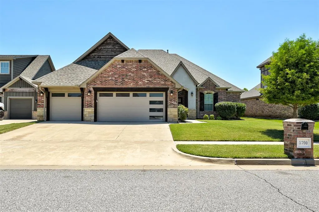 Photo 2 — 5700 St James Place, Oklahoma City, OK 73179