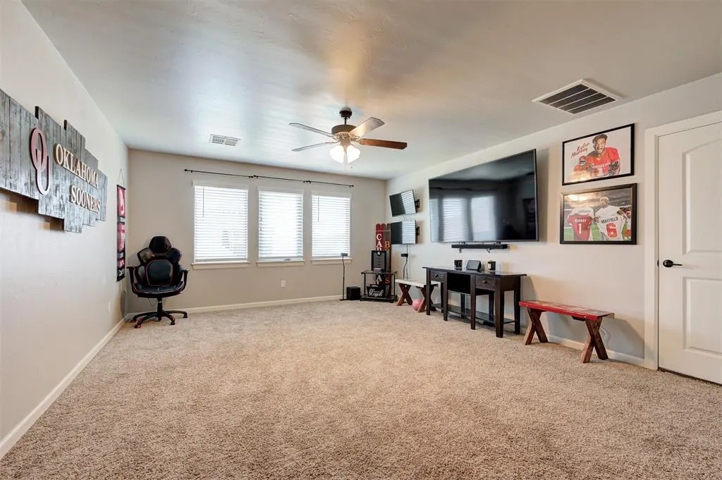 Photo 6 — 5700 St James Place, Oklahoma City, OK 73179