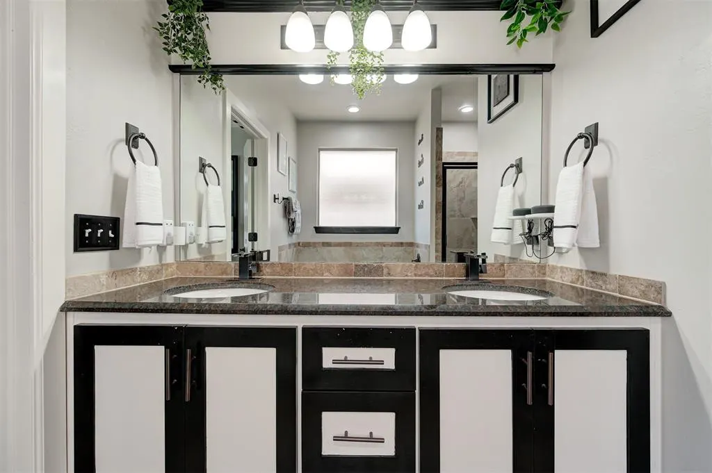 Photo 25 — 5700 St James Place, Oklahoma City, OK 73179