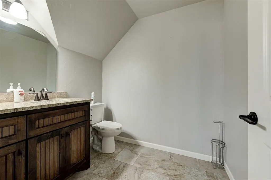 Photo 33 — 5700 St James Place, Oklahoma City, OK 73179