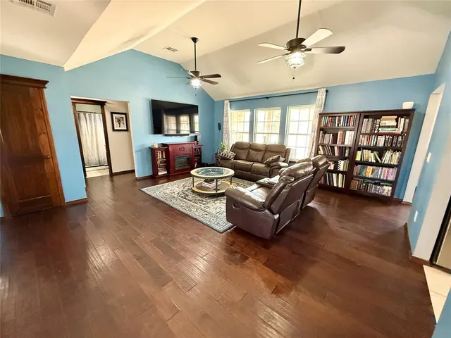 Photo 2 — 17209 Hickory Trail, Newalla, OK 74857
