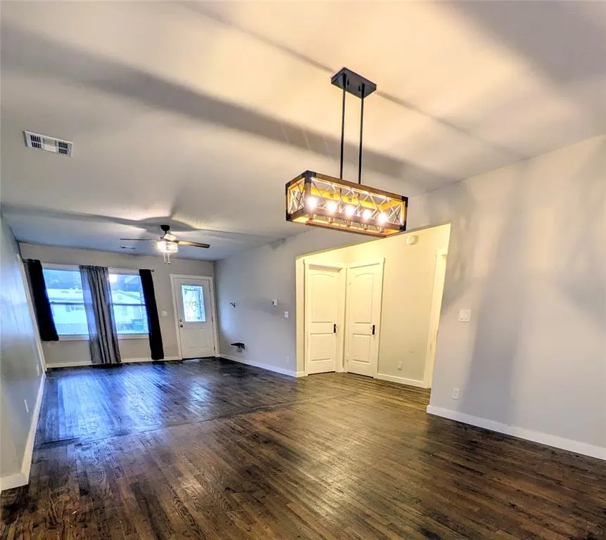 Photo 2 — 518 S Oxford Street, Maud, OK 74854