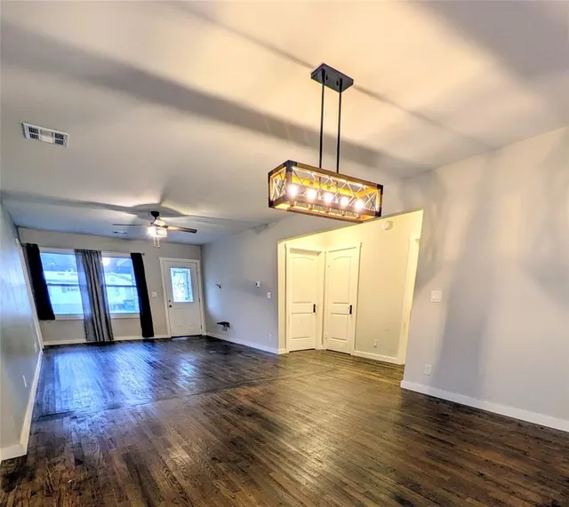 Photo 2 — 518 S Oxford Street, Maud, OK 74854