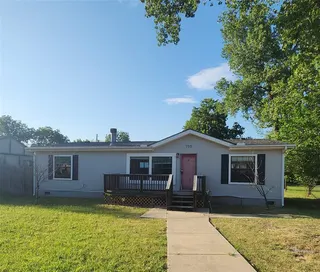 Sold home at 705 W Locust Street