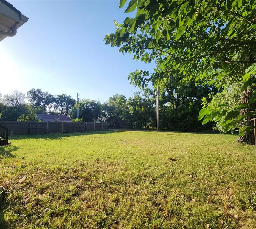 Photo 18 — 705 W Locust Street, Tecumseh, OK 74873