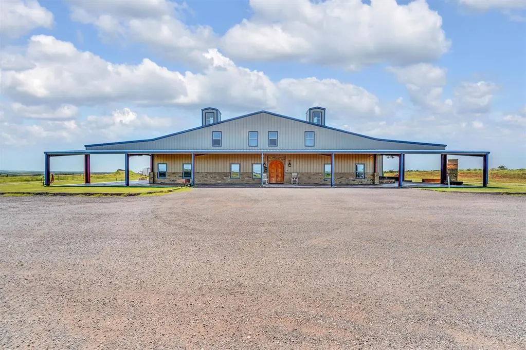 Front exterior — 10509 N 1970 Road, Elk City, OK 73644