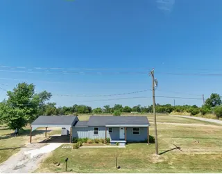 Sold home at 302 S Leo Avenue