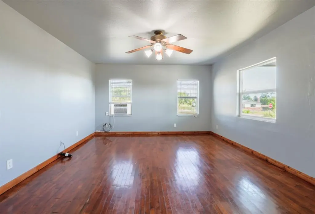 Photo 4 — 302 S Leo Avenue, Shawnee, OK 74801