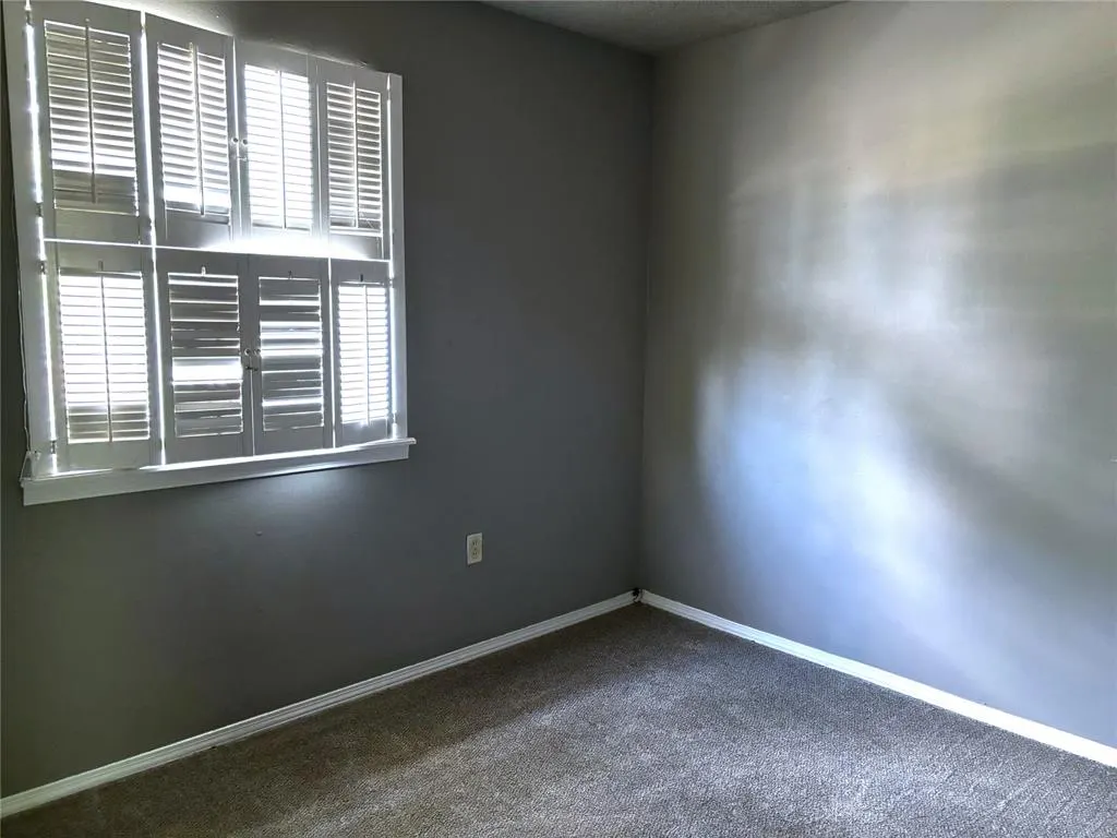 Photo 11 — 822 Greenvale Road, Oklahoma City, OK 73127