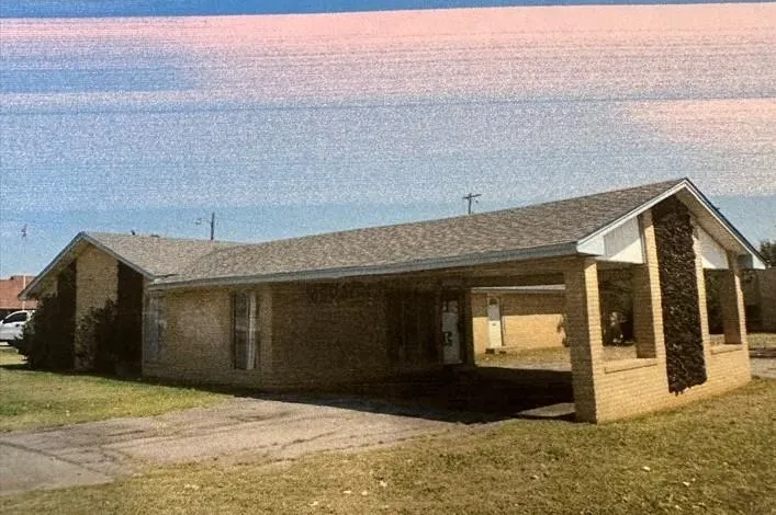 Front exterior — 2100 N broadway Street, Moore, OK 73160