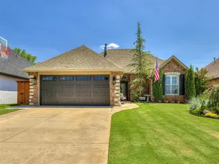 Sold home at 12216 Oak Grove Drive
