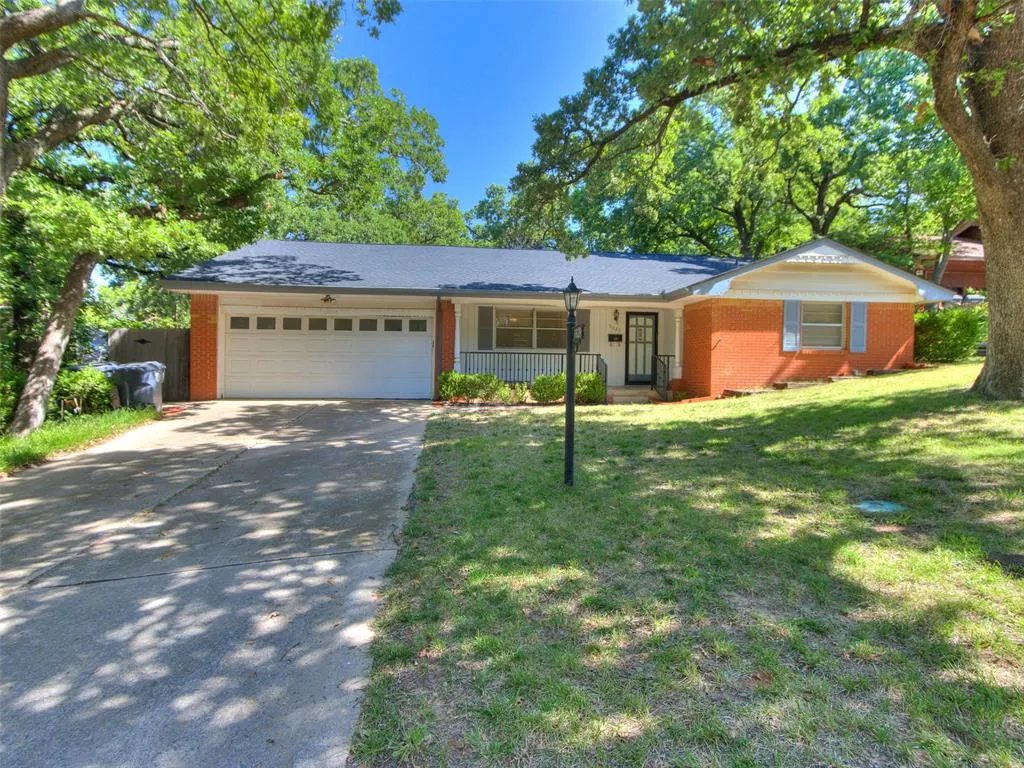 Front exterior — 6829 NW 27th Street, Bethany, OK 73008