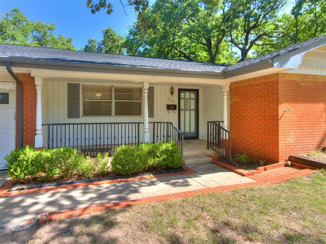 Photo 2 — 6829 NW 27th Street, Bethany, OK 73008