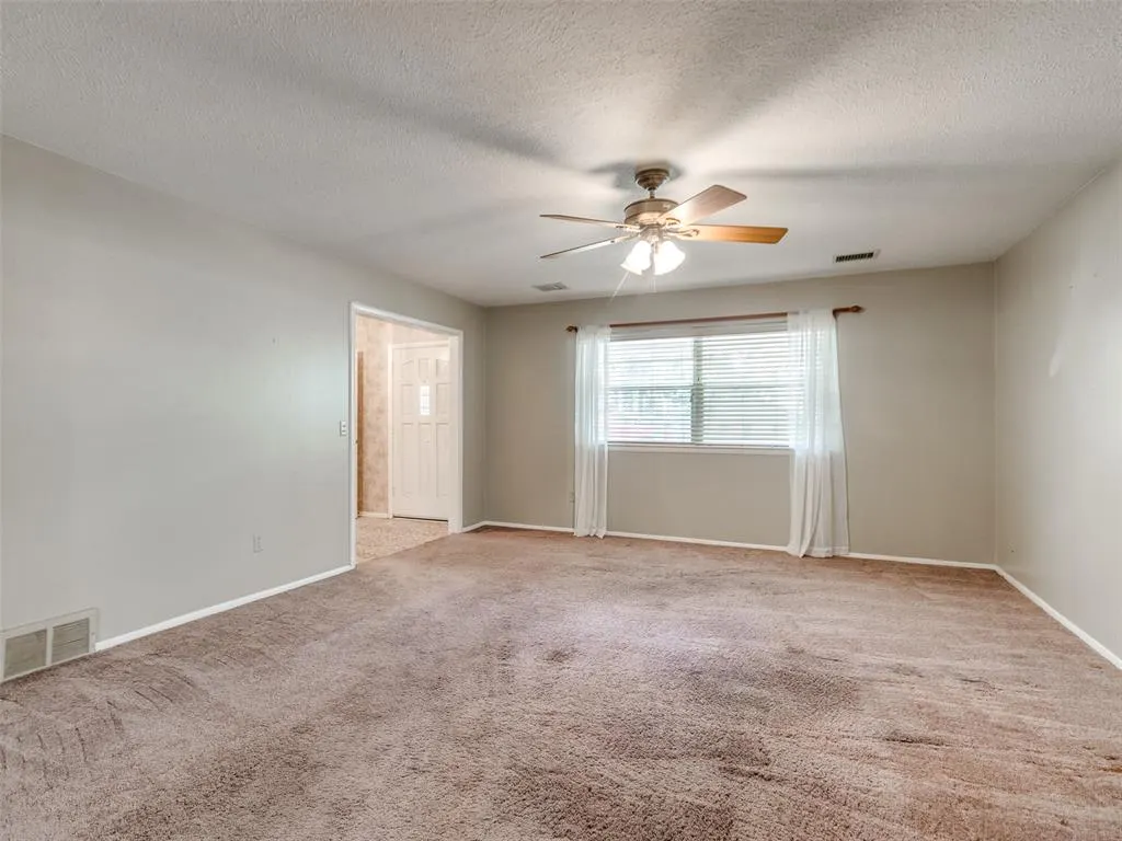Photo 5 — 6829 NW 27th Street, Bethany, OK 73008