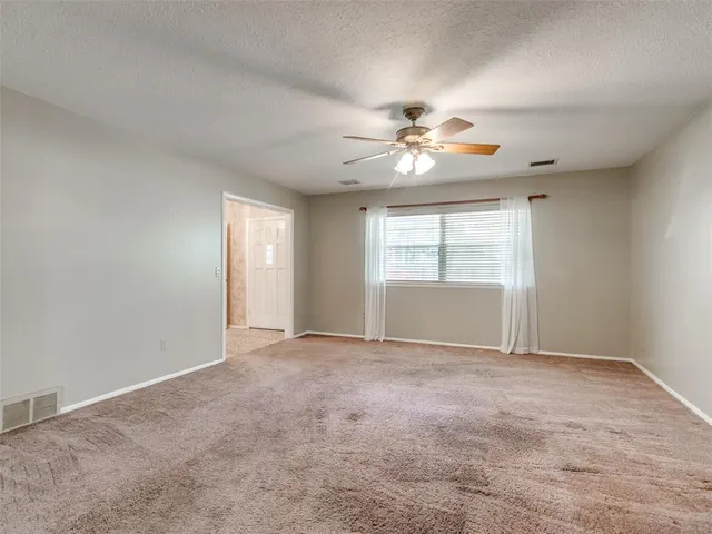 Photo 5 — 6829 NW 27th Street, Bethany, OK 73008