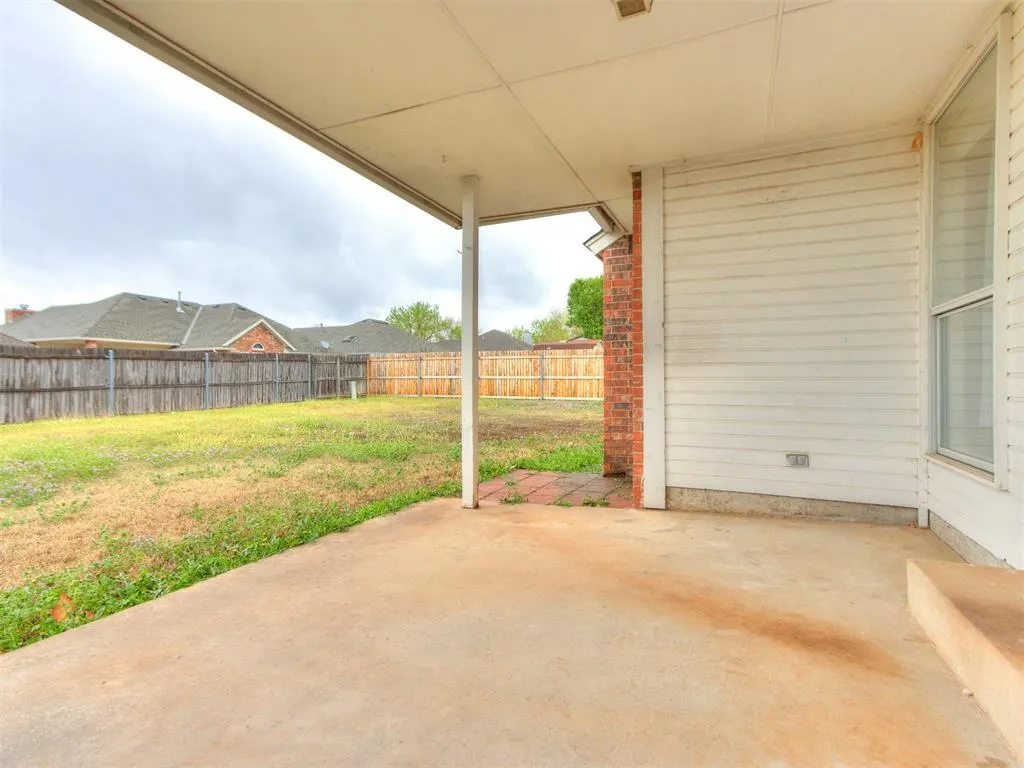 Photo 2 — 1717 Foxfire Road, Edmond, OK 73003
