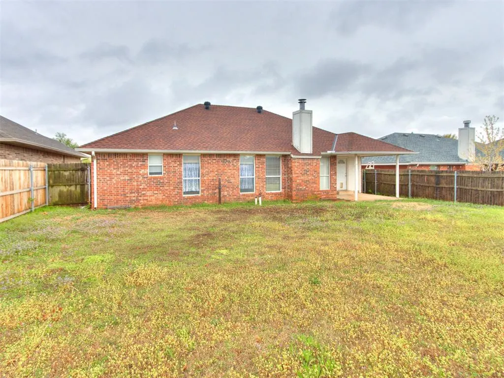 Photo 3 — 1717 Foxfire Road, Edmond, OK 73003
