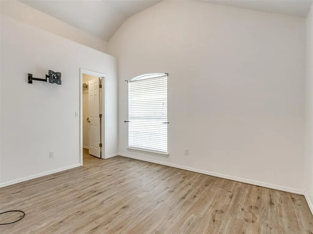 Photo 8 — 1717 Foxfire Road, Edmond, OK 73003