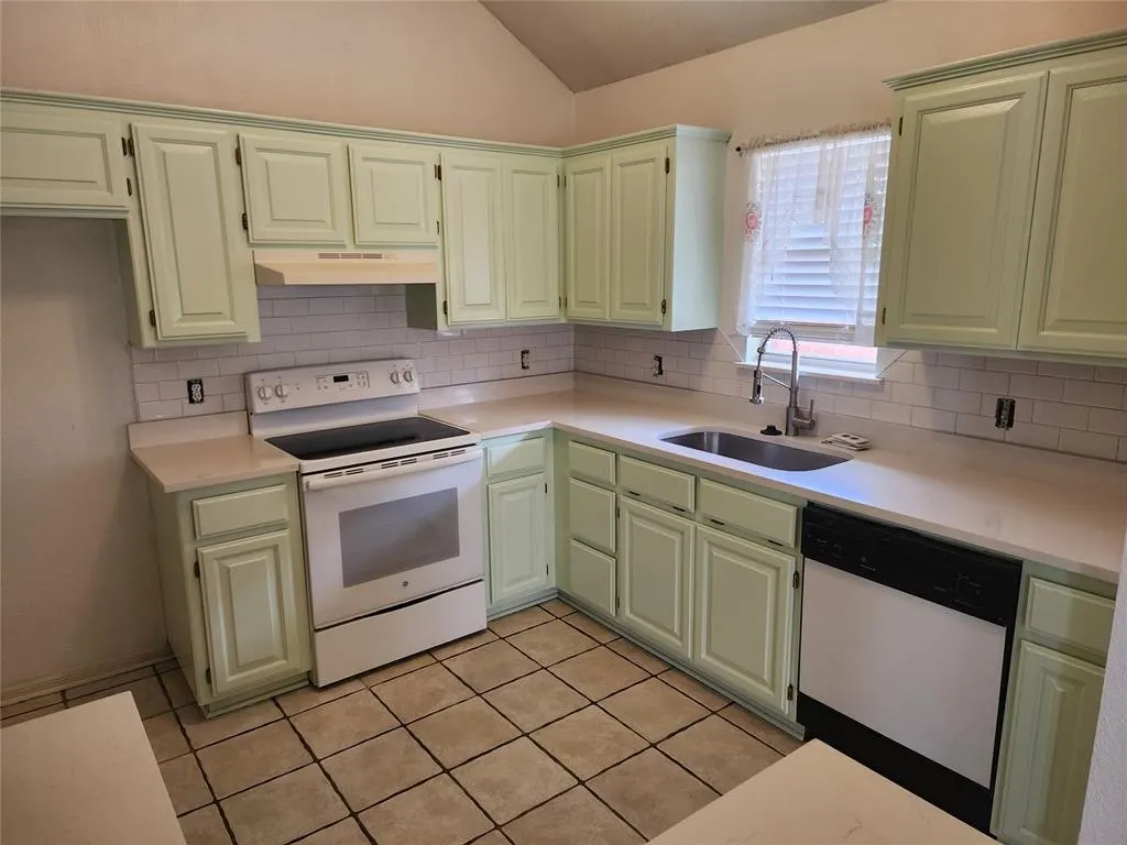 Photo 19 — 1717 Foxfire Road, Edmond, OK 73003