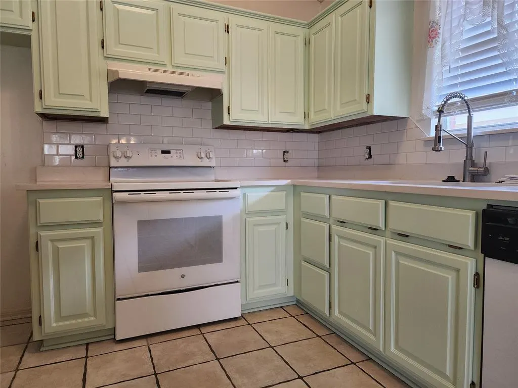 Photo 23 — 1717 Foxfire Road, Edmond, OK 73003