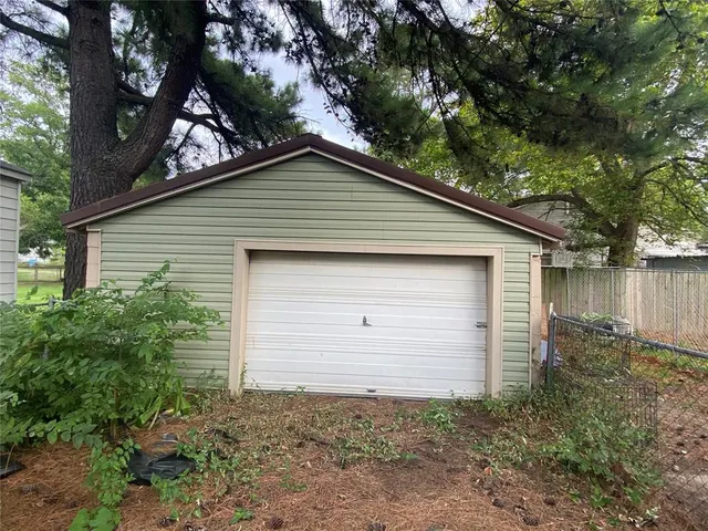 Photo 3 — 603 N Burns Street, Holdenville, OK 74848