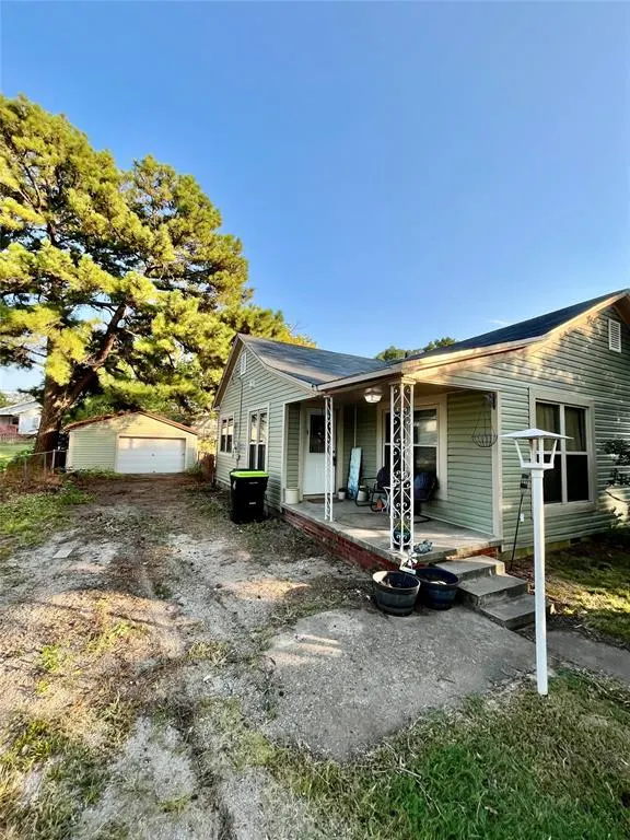 Photo 2 — 603 N Burns Street, Holdenville, OK 74848