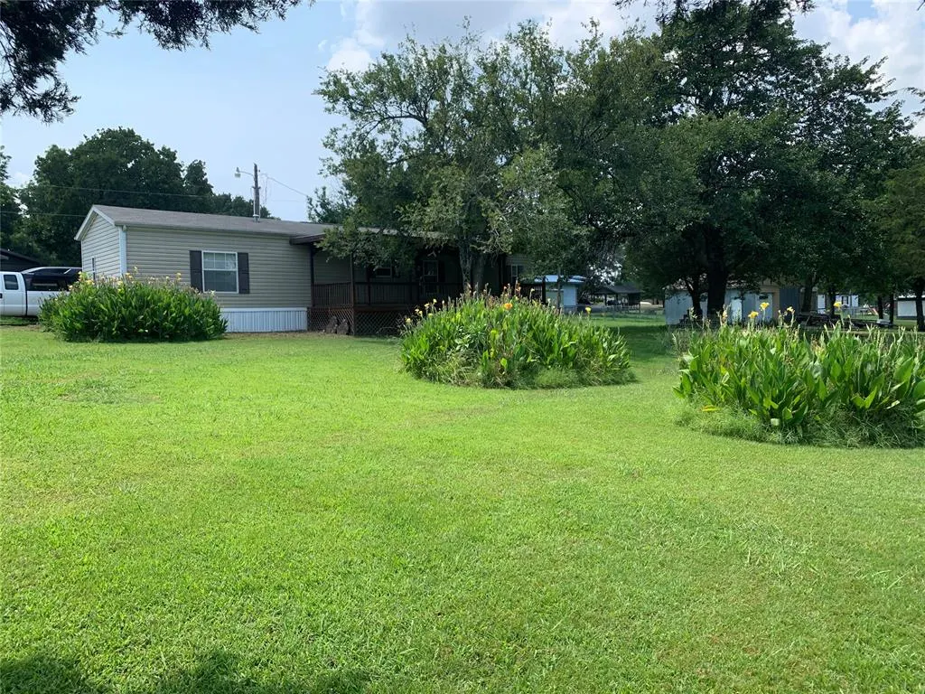 Photo 2 — 277 N Erie Street, Canadian, OK 74425