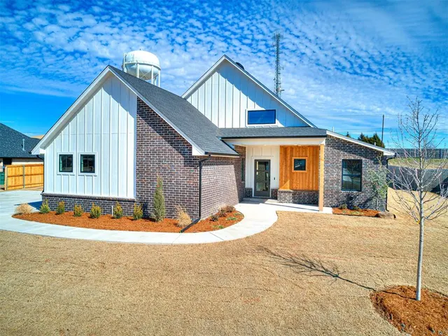 Front exterior — 9608 Sultans Water Way, Yukon, OK 73099