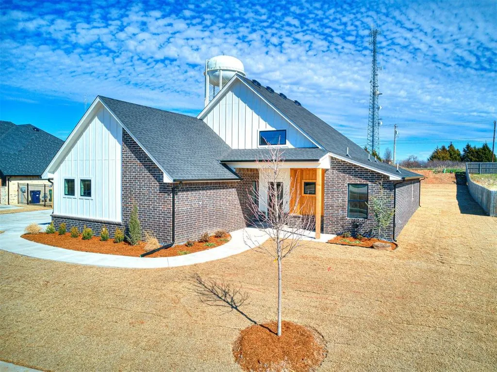 Photo 2 — 9608 Sultans Water Way, Yukon, OK 73099