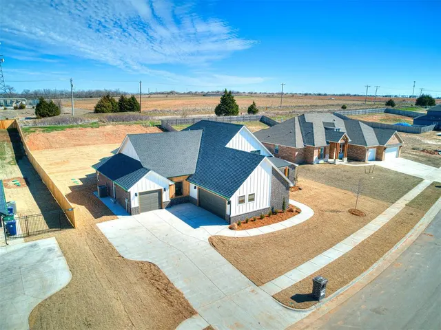 Photo 4 — 9608 Sultans Water Way, Yukon, OK 73099