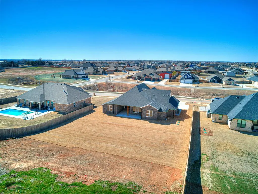 Photo 6 — 9608 Sultans Water Way, Yukon, OK 73099