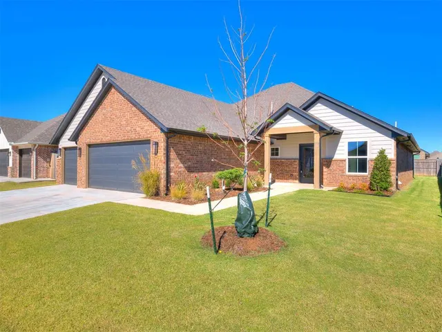 Photo 2 — 11013 NW 19th Street, Yukon, OK 73099