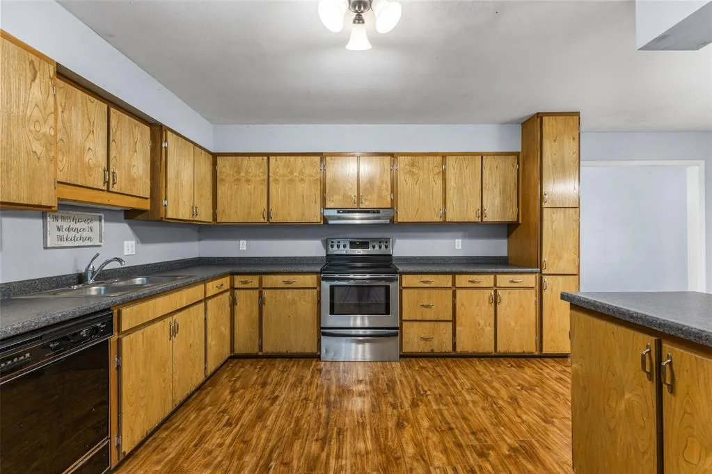 Photo 12 — 215 N Divsion Street, Konawa, OK 74849
